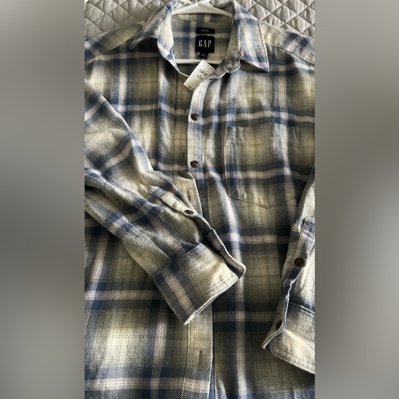 GAP Women’s Casual Blue and Cream Plaid Shirt - Picture 3 of 3